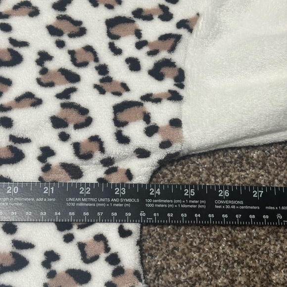 SHEIN Women’s XL White Leopard Print Fleece Jacket - Picture 10 of 13